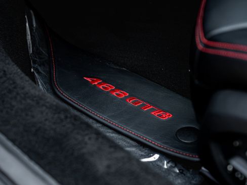 Used 2018 Ferrari 488 GTB RWD image 37