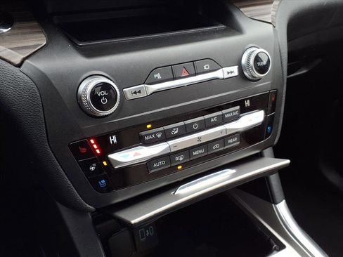 Used 2020 Ford Explorer Limited image 8