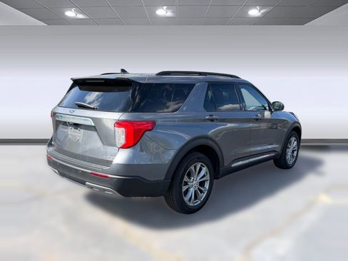 Used 2023 Ford Explorer XLT w/ Equipment Group 202A AWD/4WD image 7
