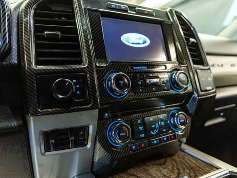 Used 2019 Ford F250 Lariat w/ Lariat Value Package AWD/4WD image 12