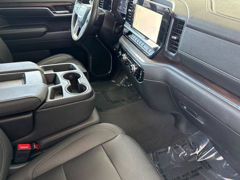 Used 2024 GMC Sierra 1500 SLT RWD image 18