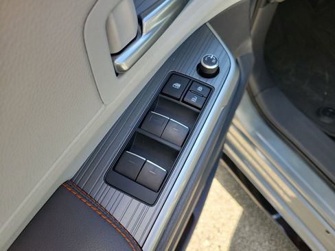 Used 2023 Toyota Sienna XSE FWD image 15