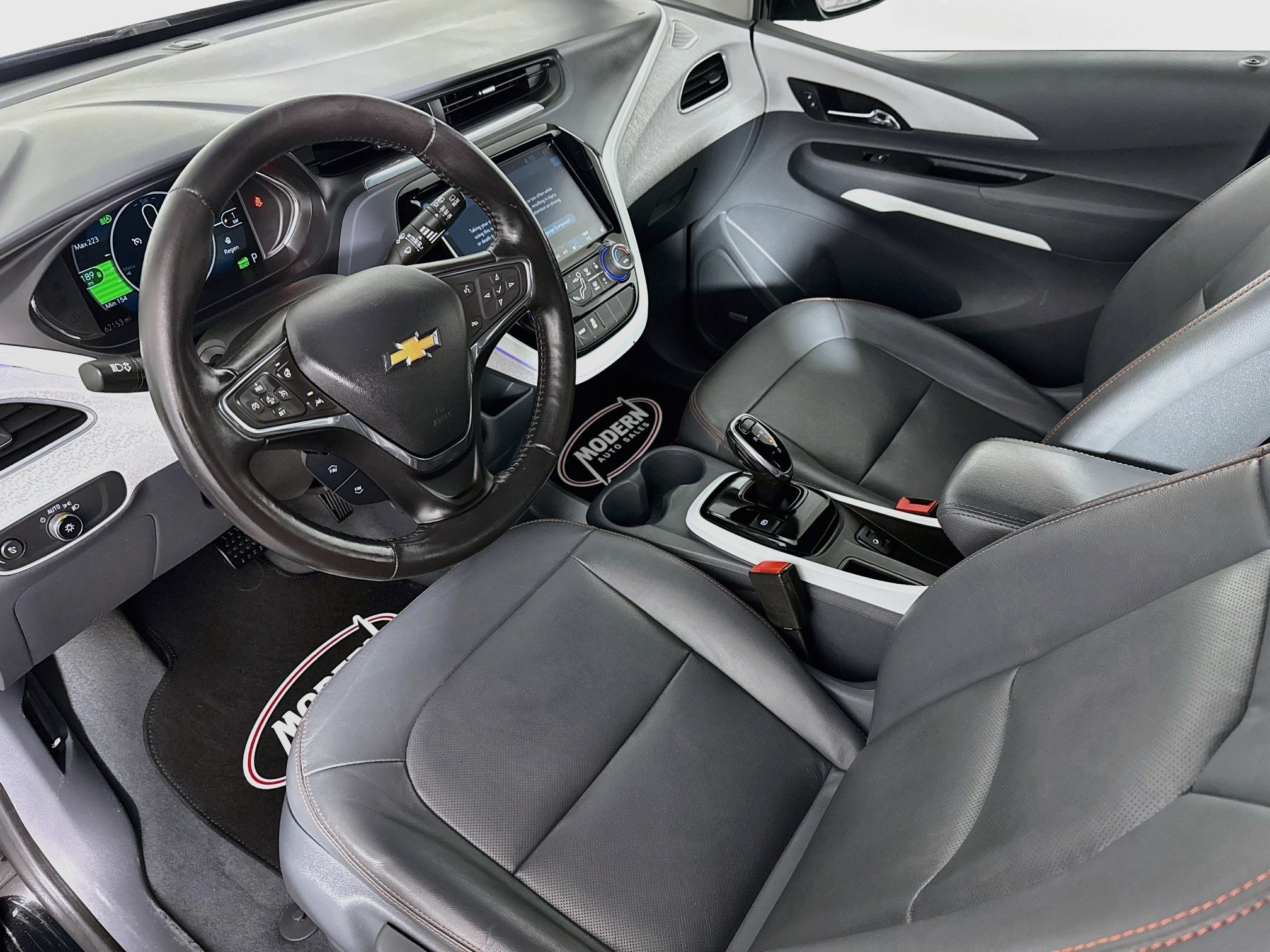 Used 2021 Chevrolet Bolt Premier w/ Infotainment Package FWD image 8