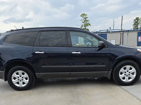 Used 2011 Chevrolet Traverse LS image 9