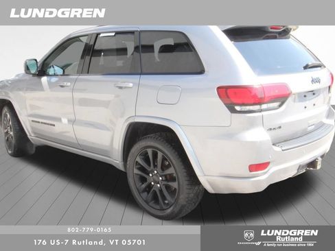Used 2021 Jeep Grand Cherokee Laredo X AWD/4WD image 39