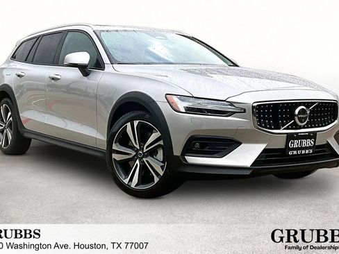 Certified 2025 Volvo V60 B5 Cross Country Plus AWD/4WD image 1