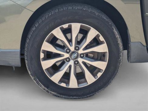 Used 2017 Subaru Outback 2.5i Touring AWD/4WD image 16