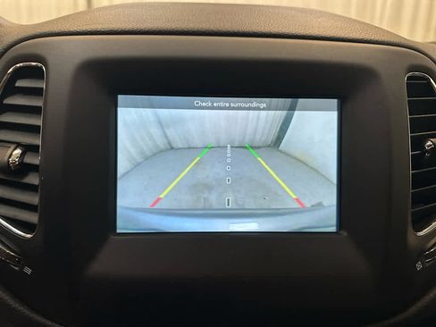 Used 2019 Jeep Compass Latitude w/ Cold Weather Group image 16