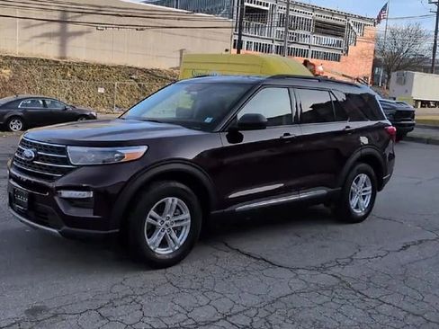 Used 2023 Ford Explorer XLT w/ Equipment Group 202A image 4