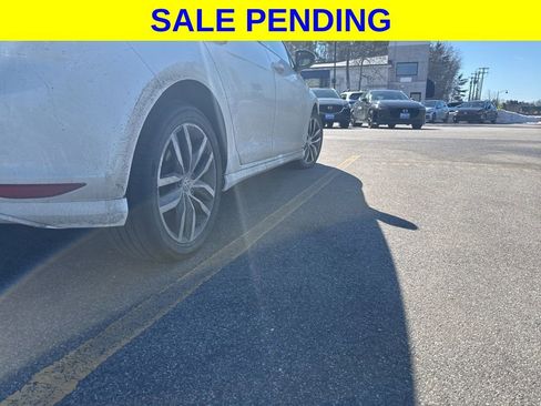 Used 2015 Volkswagen Golf SE image 11