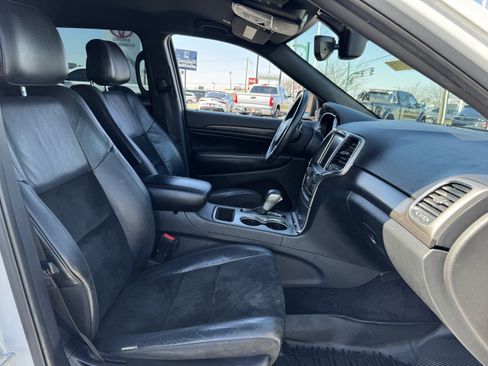 Used 2017 Jeep Grand Cherokee Altitude image 37