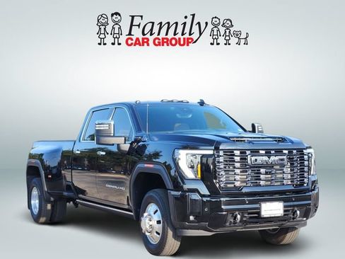 Used 2025 GMC Sierra 3500 Denali Ultimate AWD/4WD image 2