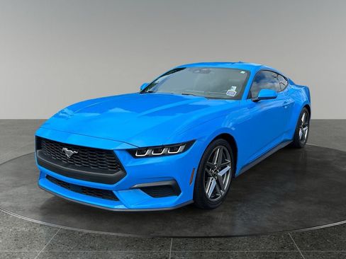 Used 2024 Ford Mustang Coupe RWD image 3