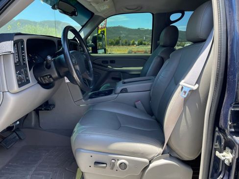 Used 2006 Chevrolet Silverado 2500 LT w/ Onstar Plus Package AWD/4WD image 16