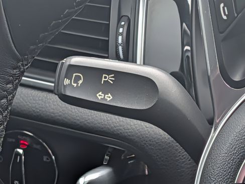 Used 2018 Porsche Macan Turbo w/ Premium Package Plus image 22