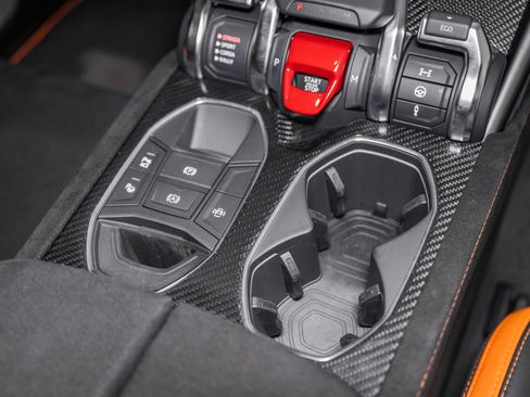 Used 2024 Lamborghini Urus Performante image 48