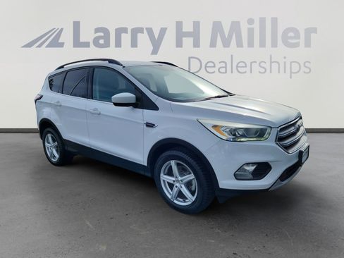 Used 2017 Ford Escape SE w/ Equipment Group 201A image 7