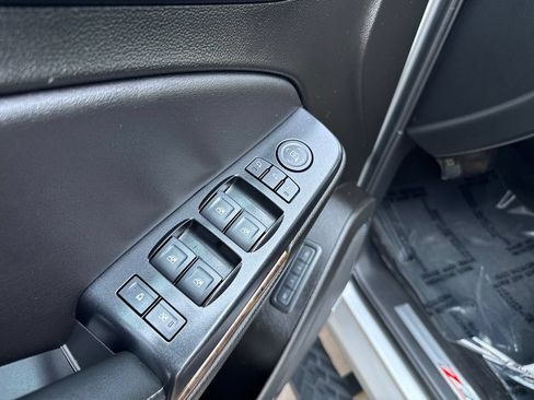 Used 2019 Chevrolet Tahoe LT w/ Luxury Package AWD/4WD image 11