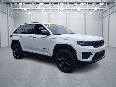 Certified 2023 Jeep Grand Cherokee Altitude image 7