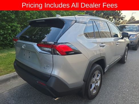 Used 2025 Toyota RAV4 XLE AWD/4WD image 10