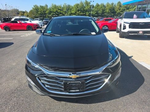 Used 2022 Chevrolet Malibu LT image 2