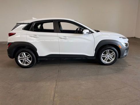 Used 2023 Hyundai Kona SE image 2