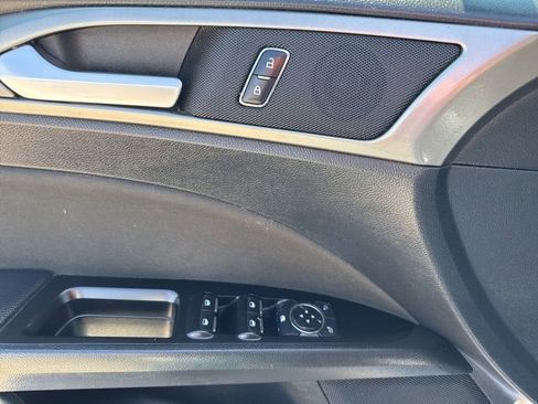 Used 2017 Ford Fusion SE w/ Fusion SE Technology Package image 21