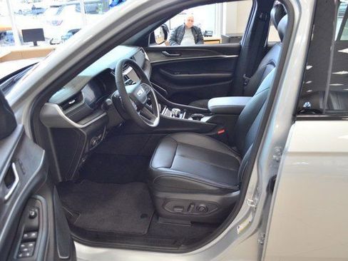 New 2025 Jeep Grand Cherokee Limited w/ Black Appearance Package image 14