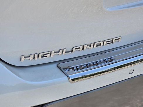 Certified 2021 Toyota Highlander Platinum FWD image 39