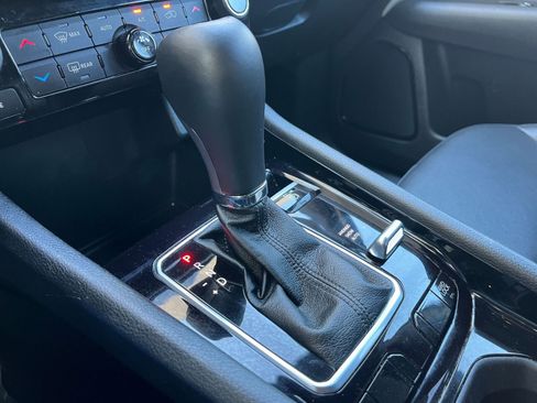 Used 2025 Jeep Compass Limited image 41