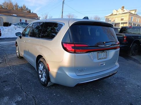 New 2026 Chrysler Pacifica Limited image 4