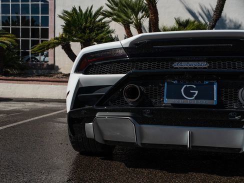 Used 2023 Lamborghini Huracan EVO image 32