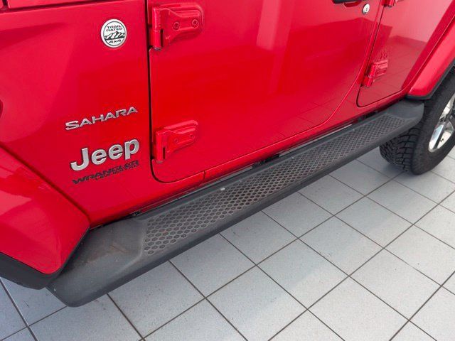 Used 2018 Jeep Wrangler Unlimited Sahara w/ Cold Weather Group AWD/4WD image 38