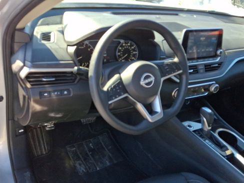 Used 2024 Nissan Altima 2.5 SV image 25