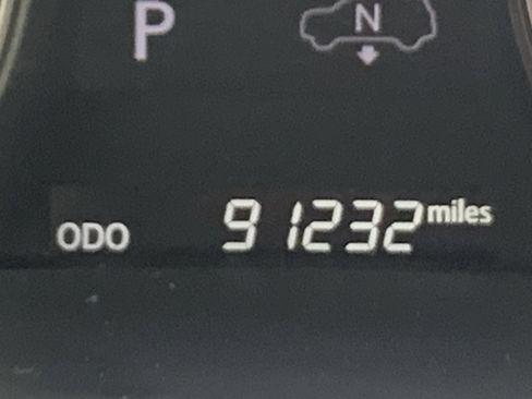 Used 2020 Lexus LX 570 4WD w/ Luxury Package image 22