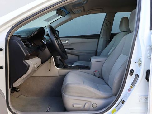 Used 2016 Toyota Camry LE image 8