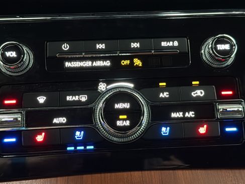 Used 2023 Lincoln Navigator L Reserve w/ Equipment Group 201A AWD/4WD image 18