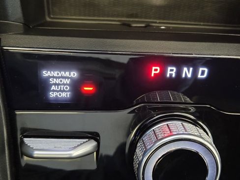 Used 2024 Jeep Grand Cherokee Limited w/ Luxury Tech Group II image 40