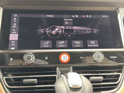 Certified 2026 Porsche Macan AWD/4WD image 28