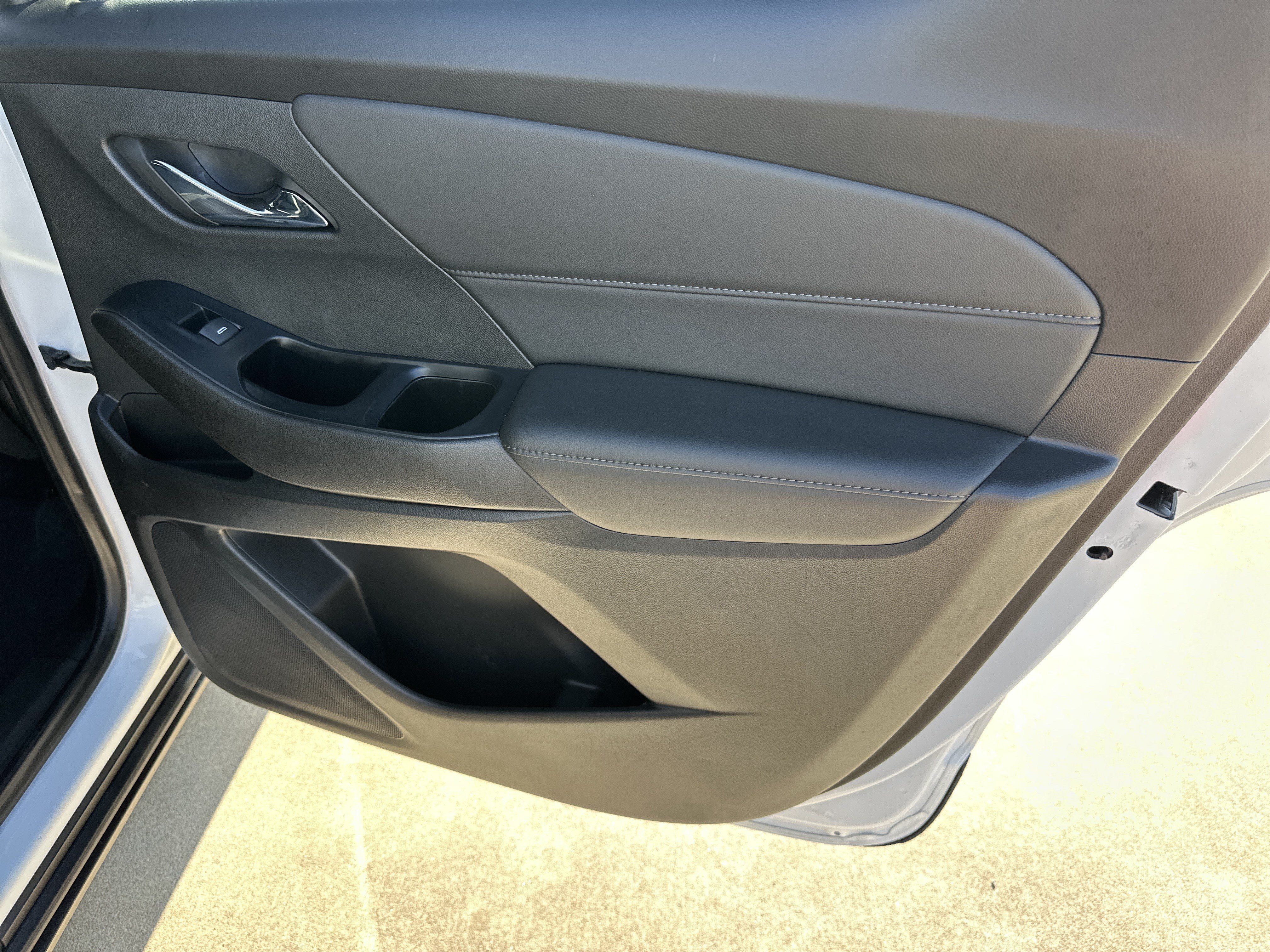 Certified 2023 Chevrolet Traverse LT FWD image 17