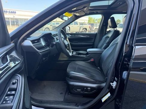 Used 2023 Jeep Grand Cherokee Altitude AWD/4WD image 14