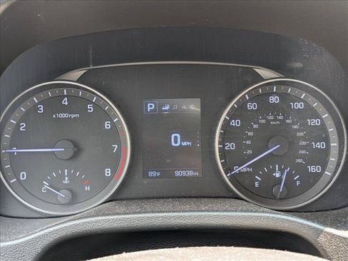 Used 2017 Hyundai Elantra Value Edition FWD image 9