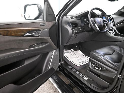 Used 2020 Cadillac Escalade ESV Platinum image 3