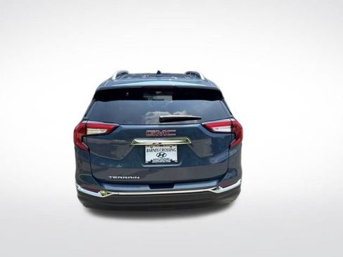 Used 2024 GMC Terrain SLT w/ Tech Package FWD image 4