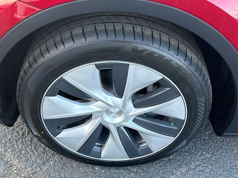 Used 2024 Tesla Model Y Long Range AWD/4WD image 8