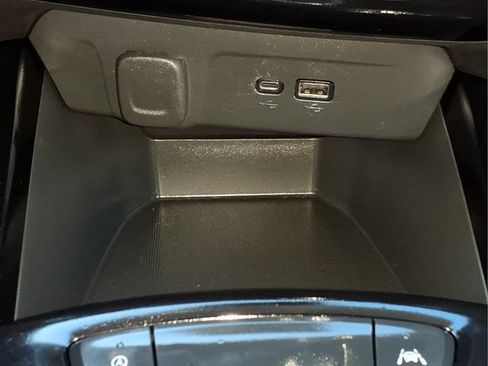 Used 2024 Chevrolet Trax LT w/ Driver Confidence Package FWD image 19