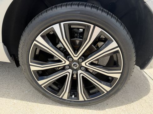 Certified 2023 Volvo XC60 B5 Ultimate w/ Climate Package FWD image 35