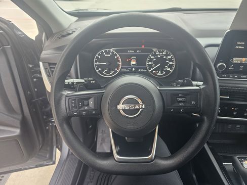 Used 2023 Nissan Rogue S image 18