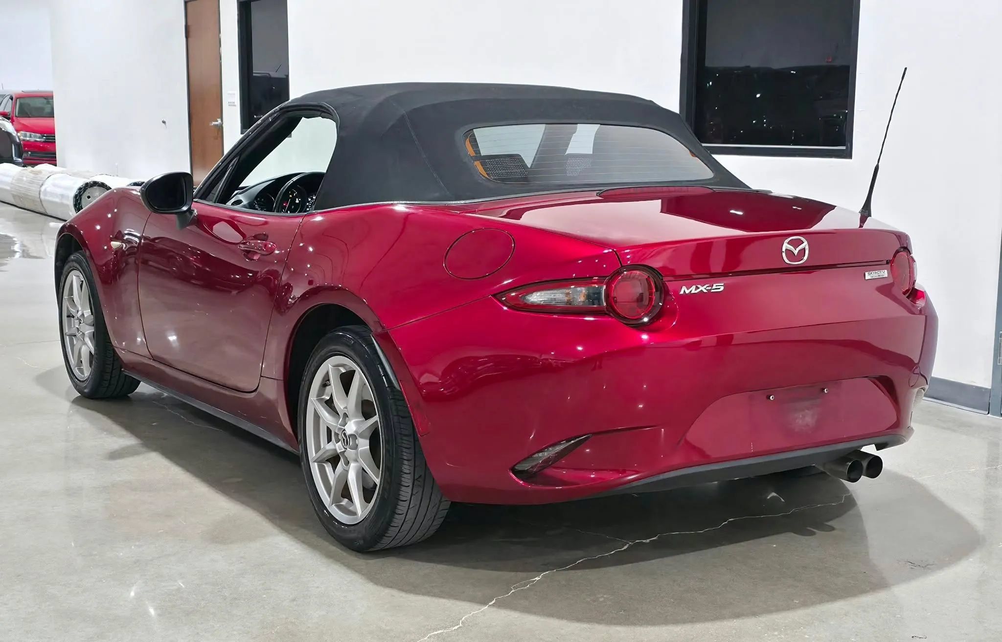 Used 2018 MAZDA MX-5 Miata Sport RWD image 5