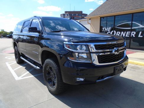 Used 2018 Chevrolet Suburban LT image 1